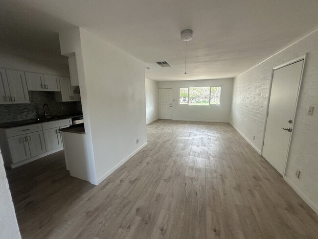 Building Photo - 327 Fairhaven Rd