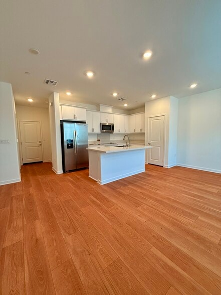 Building Photo - 2583 Cloudview Privado