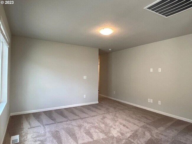 Building Photo - Modern Living in Reeds Crossing – 3BR/2.5B...