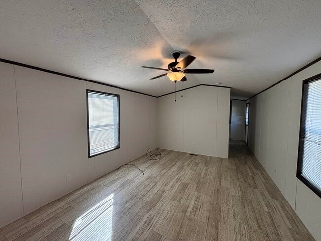 Building Photo - 44 Pineland Park Rd