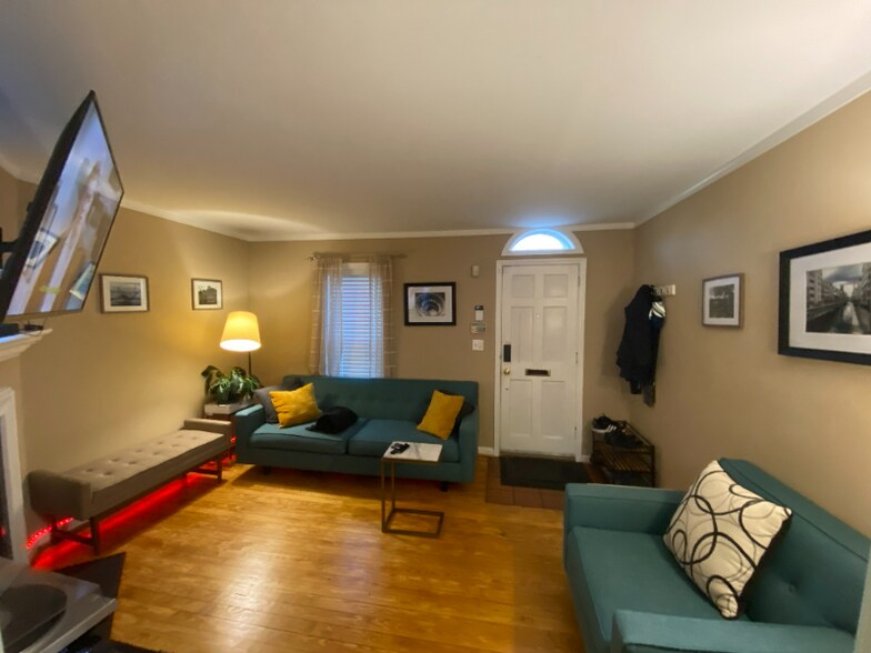 Building Photo - 1059 W Barre St