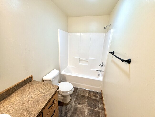 Building Photo - 3724 Travertine Way