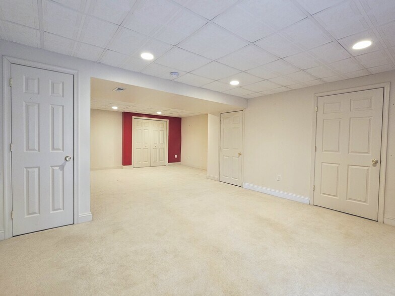 Building Photo - 688 Rockwood Dr