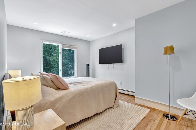 Building Photo - 637 Beacon Blvd