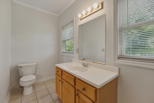 Building Photo - 506 Mellview Ave SW