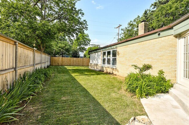 Building Photo - 2324 NW 28th St