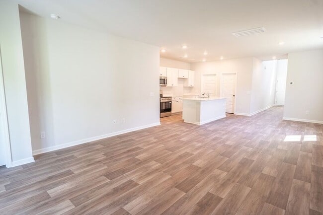 Building Photo - 142 Geranium Wy