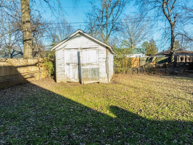 Building Photo - Freshly Updated 2 Bedroom House