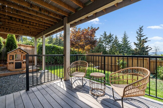 downstairs back deck - 3309 Stonecrop Way