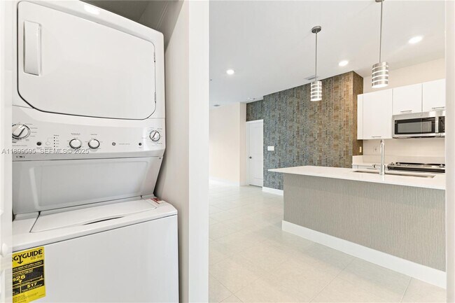 Building Photo - 8001 NW 41st St