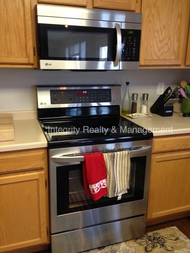 Building Photo - 305 Dunhill St