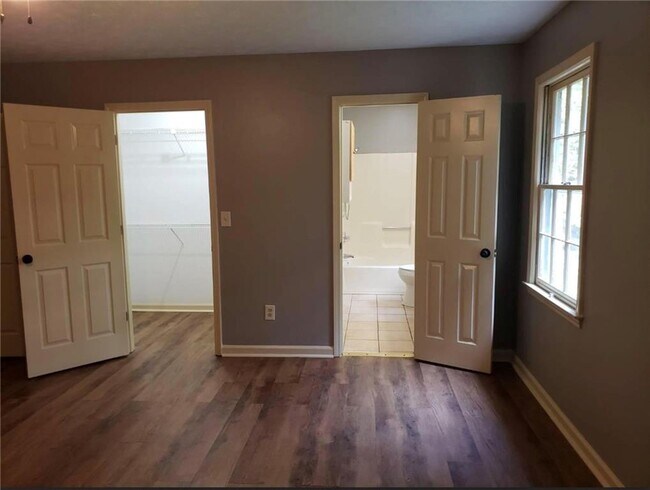 Building Photo - 1011 Forest Park Ln