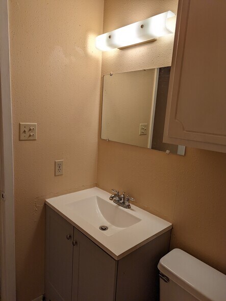 Building Photo - 1359 Bayou Dr