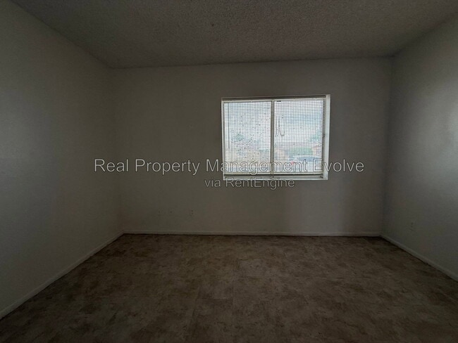 Building Photo - 9248 W Mescal St