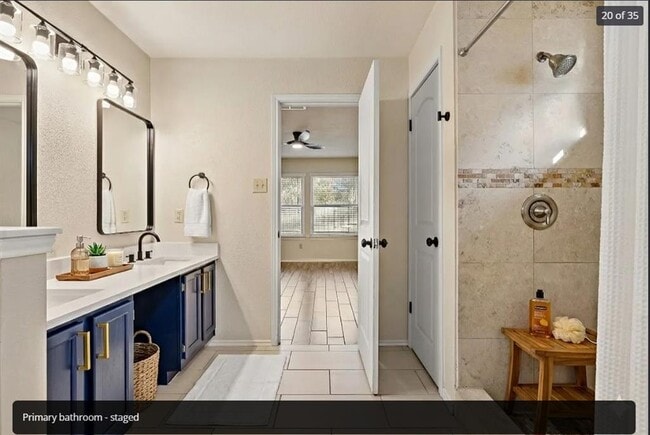 Building Photo - 2003 Dayflower Trce