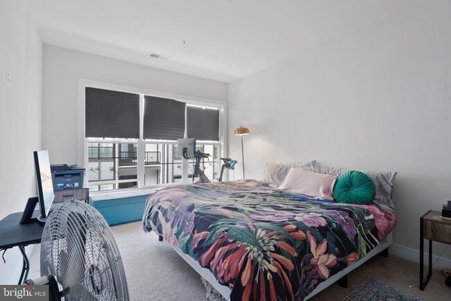 Building Photo - 102 St Ives Pl