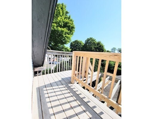 Building Photo - 33 Oak St