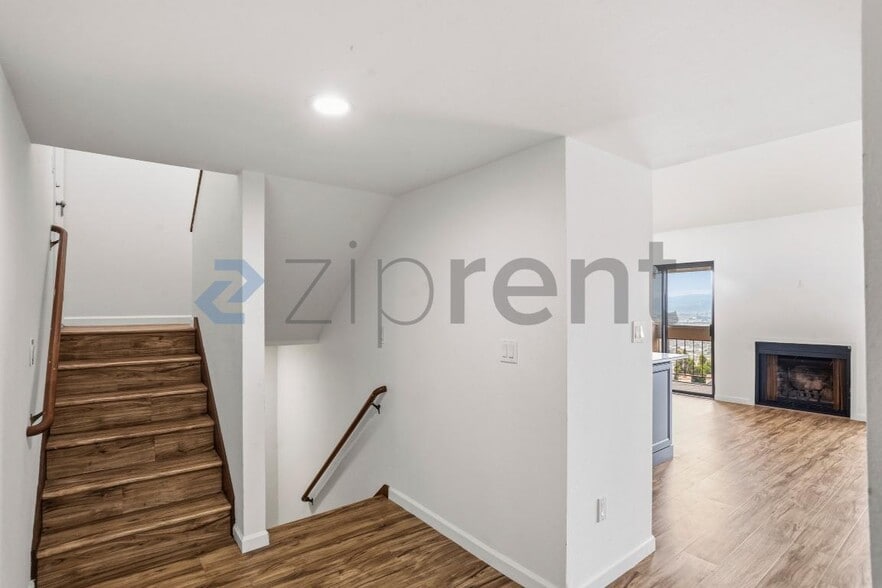 Building Photo - Unit