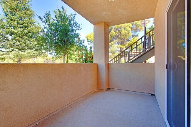 Building Photo - Gorgeous 2 bedroom 2 bath