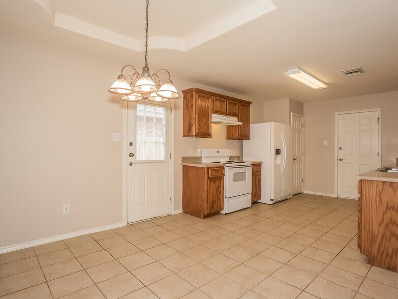 Building Photo - 18719 Reynolds Park Dr