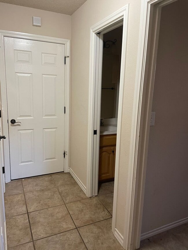Building Photo - 4 Bedroom in Bacon Crest