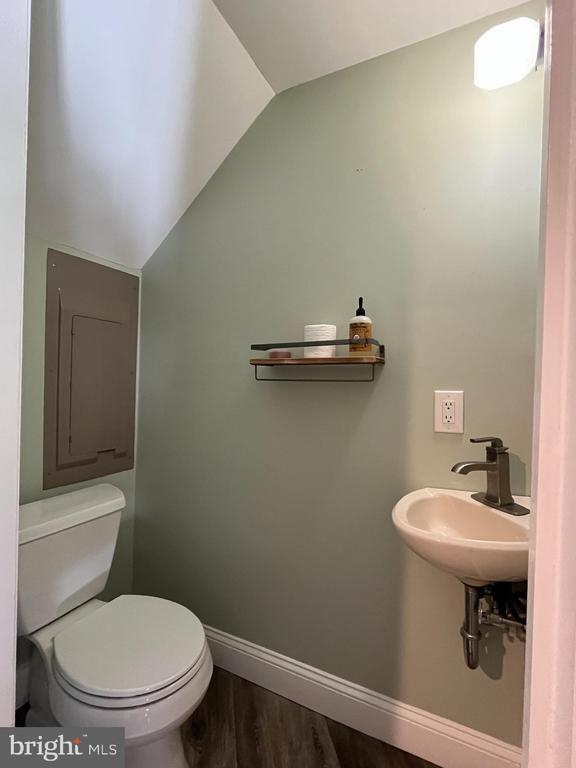 Building Photo - 42 Landmark Dr