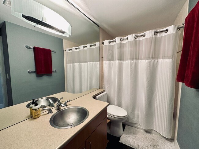 Building Photo - Sunny 1 bed 1 bath condo in Fremont