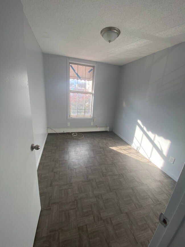 Building Photo - 1050 Kelly St