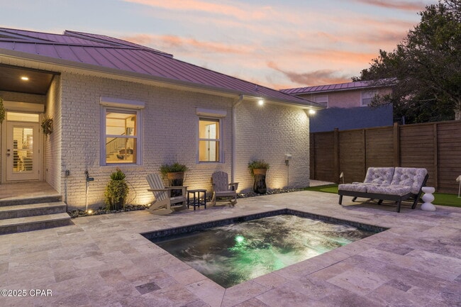 Building Photo - 407 Petrel St