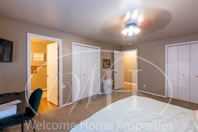 Building Photo - Conveniently Located 3 Bedroom Home with F...