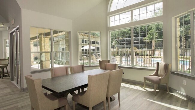 Building Photo - 10422 Huebner Rd