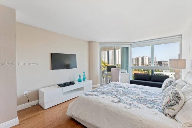 Building Photo - 16500 Collins Ave