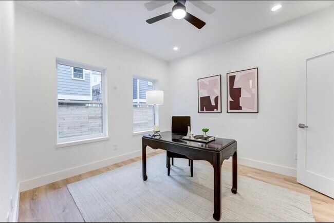 Building Photo - 1210 W 23rd St