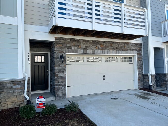 Building Photo - Gorgeous 4 Bed | 3.5 Bath Townhouse in Apex