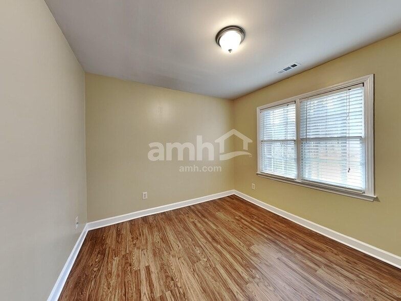 Building Photo - 993 Kintail Ct