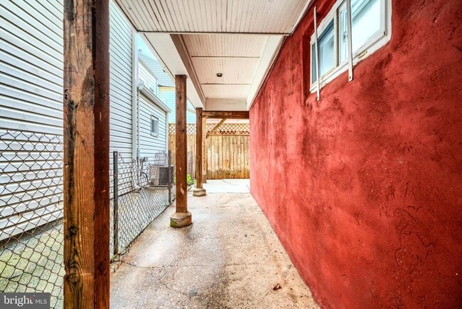 Building Photo - 1218 S Clinton St