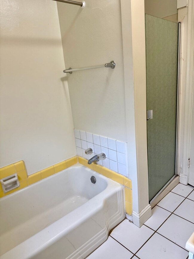 Building Photo - JSTREET5712-5716