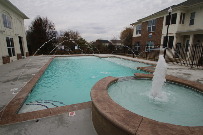 Swimming Pool - Highpointe on Meridian