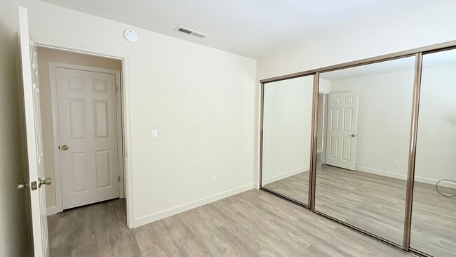 Building Photo - 223 Tipperary Lane -30% Rental Fee