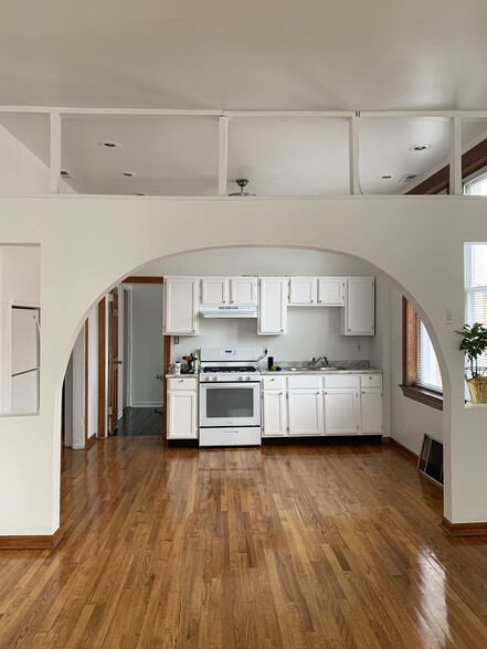 Kitchen - 2500 S Sawyer Ave