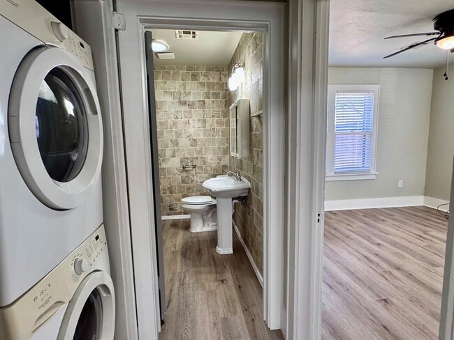 Building Photo - 2521 NW 12th St