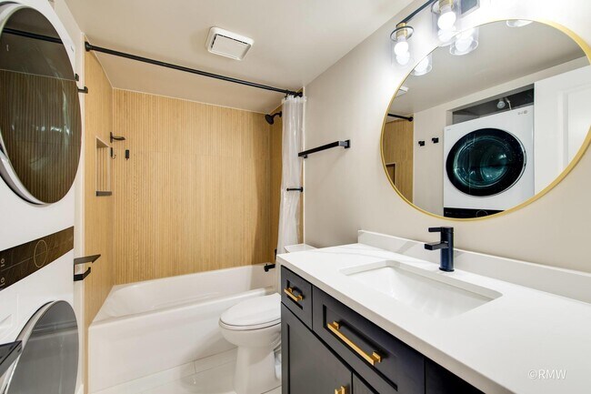 Building Photo - 724 Briar Hill Ln