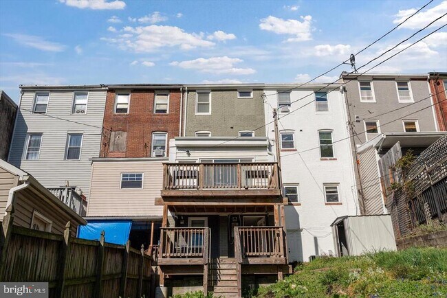 Building Photo - 3819 Roland Ave
