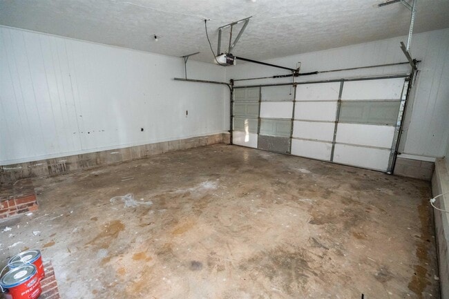 Building Photo - 2013 Shady Oaks Dr