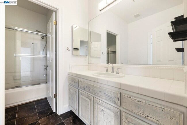 Building Photo - 3479 Gravina Pl