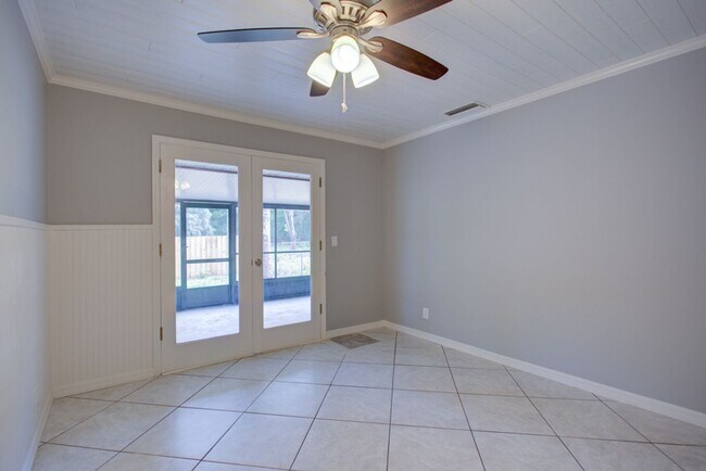 Building Photo - 4023 E Orange Ave