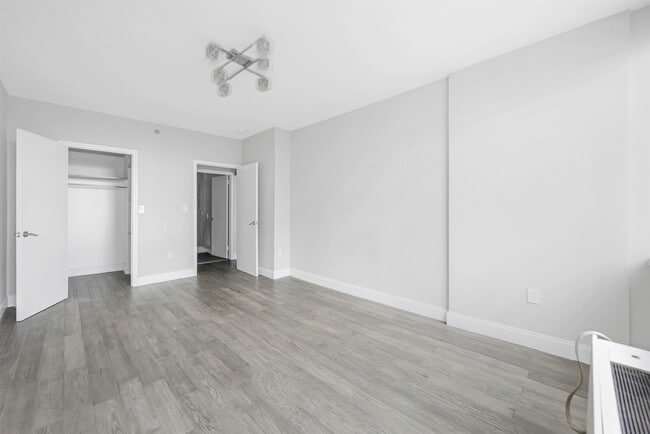 Building Photo - 45 River Dr S