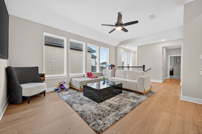 Building Photo - 7727 Pleasant Crst Dr