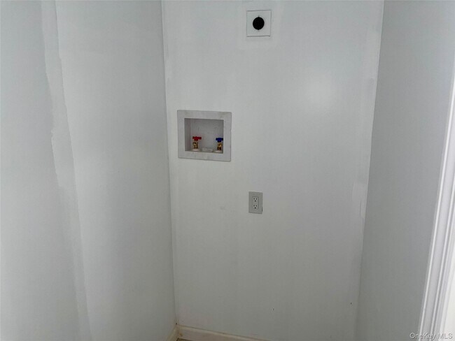 Building Photo - 26 Meadowbrook Pl