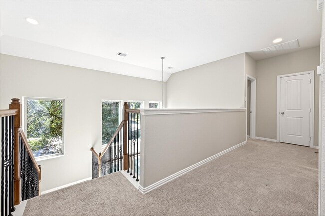 Building Photo - 14 S Sawbridge Cir